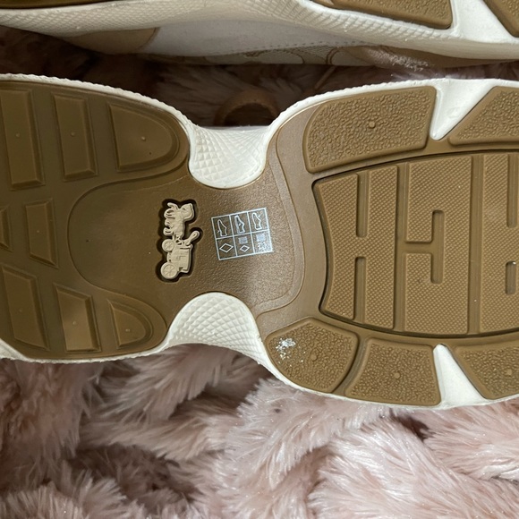 NEW COACH C152 SIG TECH RUNNERS
LIGHT KHAKI/CHALK
STYLE NO. G5057
SIZE 9 - Picture 5 of 7